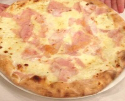 Pizza panna e prosciutto