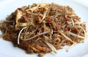 Spaghetti di soia con carne tritata piccante