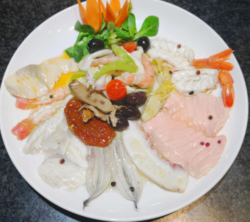 Antipasti misti di pesce marinato