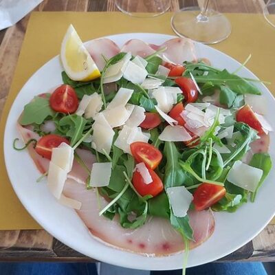 Carpaccio di pesce spada affumicato con rucola