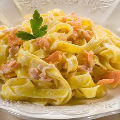 Pappardelle al salmone e gamberetti