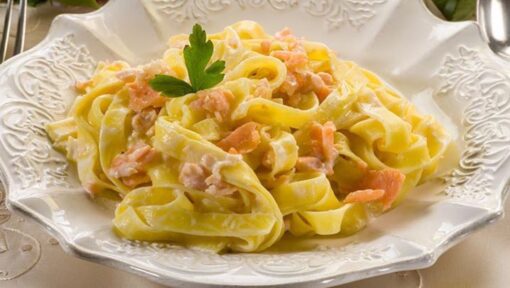 Pappardelle al salmone e gamberetti