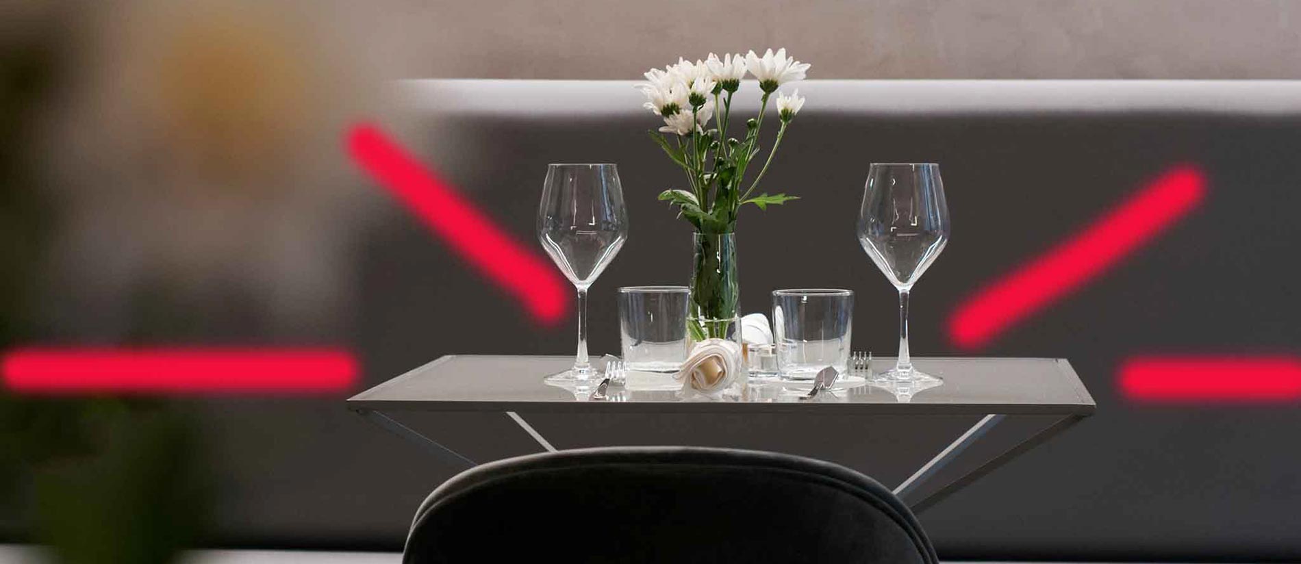 ristorante-coronavirus-tavolo-isolato PRENOTA UN TAVOLO UN MONDO DI SAPORI