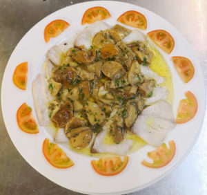 Tagliata di filetto di branzino con porcini