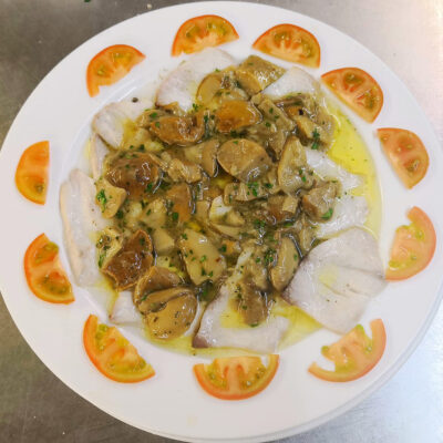 Tagliata di filetto di branzino con porcini